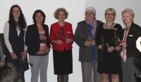 Die sechs Tischrednerinnen Angelika Dorn, Andrea Ypsilanti, Gabriele Scherle, Rabeya Müller, Antje Schrupp, Barbara Ulreich (v.l.n.r.). Foto: Stephanie von Selchow