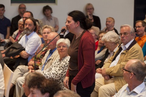 Über 200 Menschen kamen in die Jakobskirche, um über die Zukunft von Bockenheim zu diskutieren. Foto: Rolf Oeser