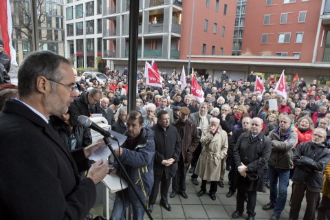 Kundgebung des Römerbergbündnisses, links Stadtdekan Achim Knecht bei seiner Rede. Foto: Rolf Oeser