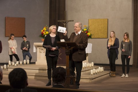 An dem Gottesdienst wirkte auch der Frankfurter Historiker und Journalist Hartmut Schmidt mit, der die Schicksale evangelischer Christinnen und Christen jüdischer Herkunft im Nationalsozialismus erforscht hat. Foto: Rolf Oeser