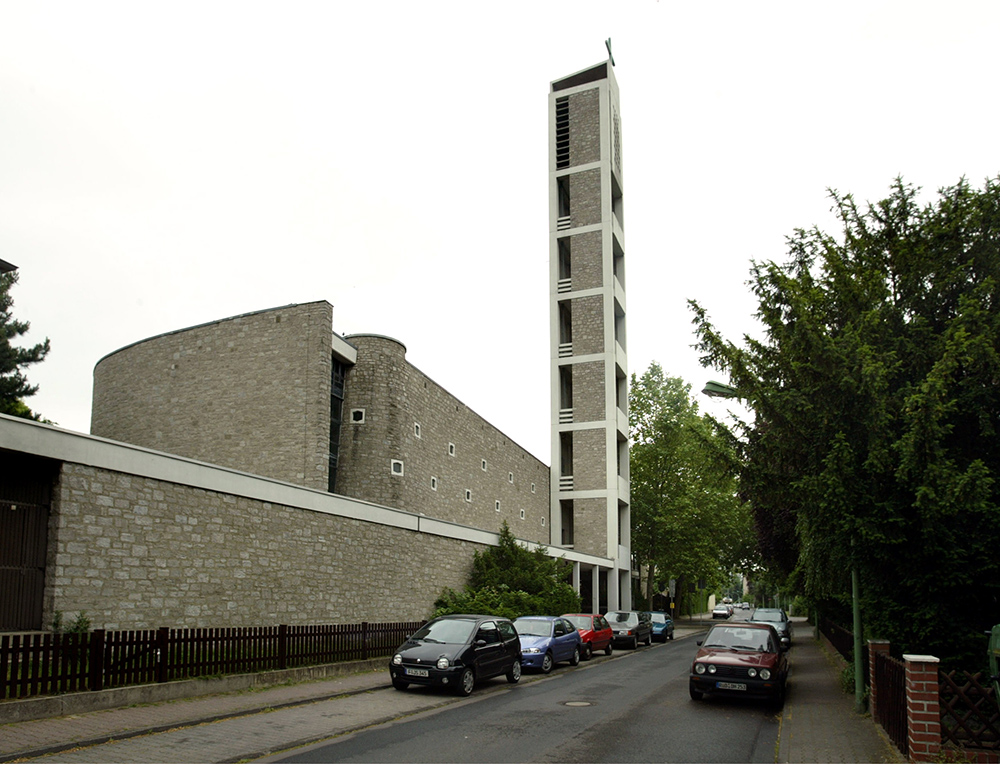 Die Dreifaltigkeitskirche in der Kuhwaldsiedlung wurde 1966 eingeweiht. Foto: Ilona Surrey